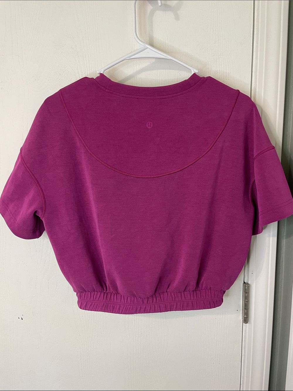 Lululemon Softstreme Gathered Cinched Cropped T-Shirt Magenta Purple Size 4 - Picture 3 of 5
